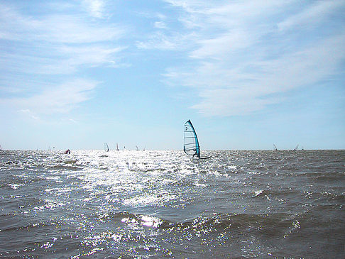 Fotos Windsurfen auf dem Meer