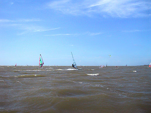 Foto Windsurfen auf dem Meer